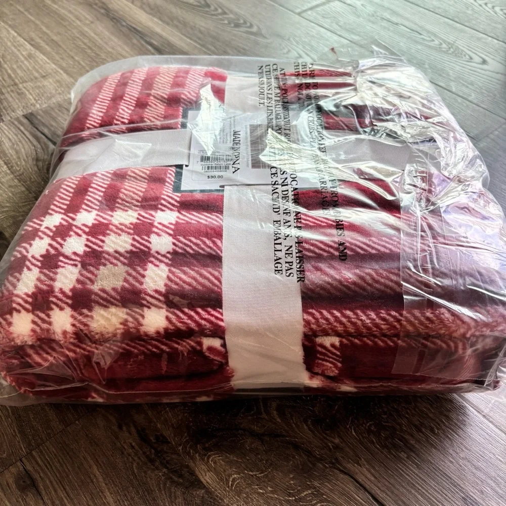 NWT Charter Club Cozy Plush 50in x 70in Throw • Garnet Plaid